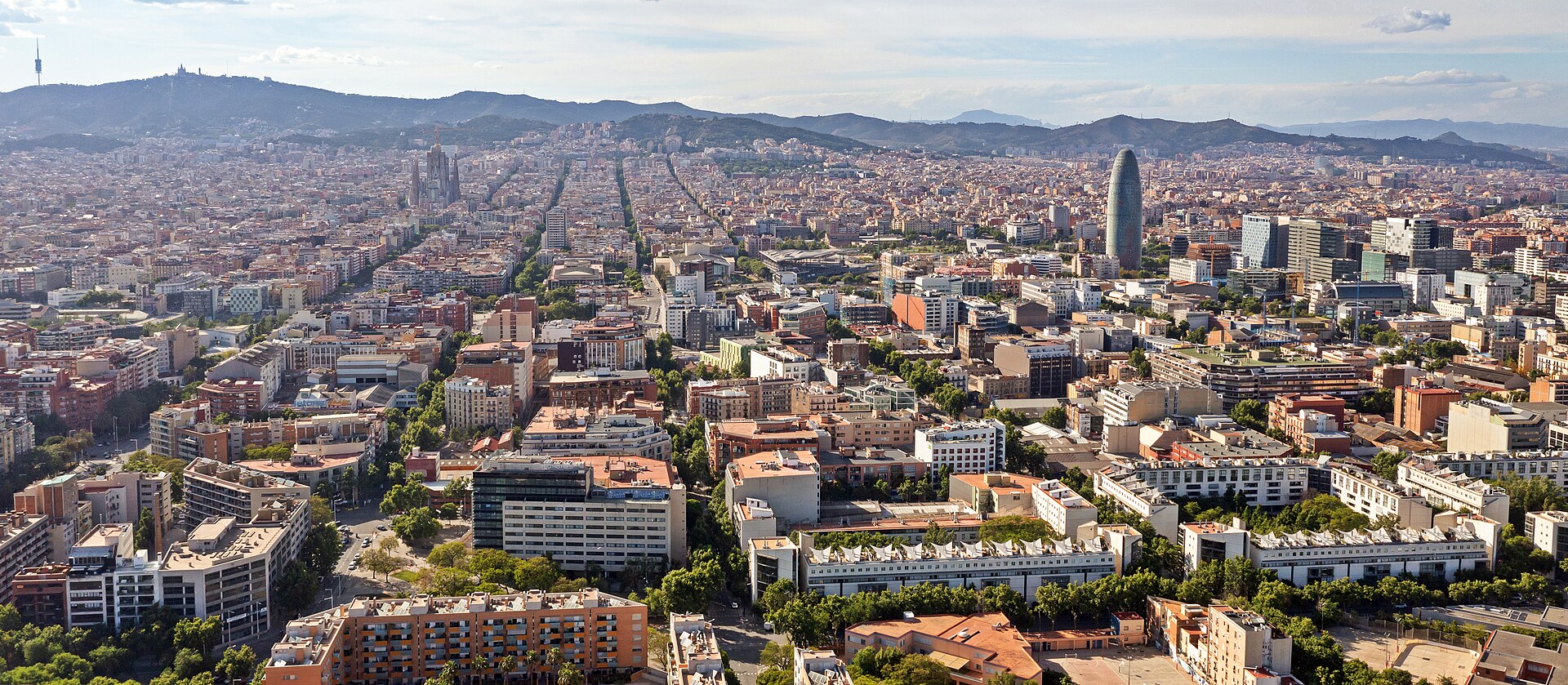 Vue de Barcelone avec la Sagrada Família — location saisonnière à Barcelone